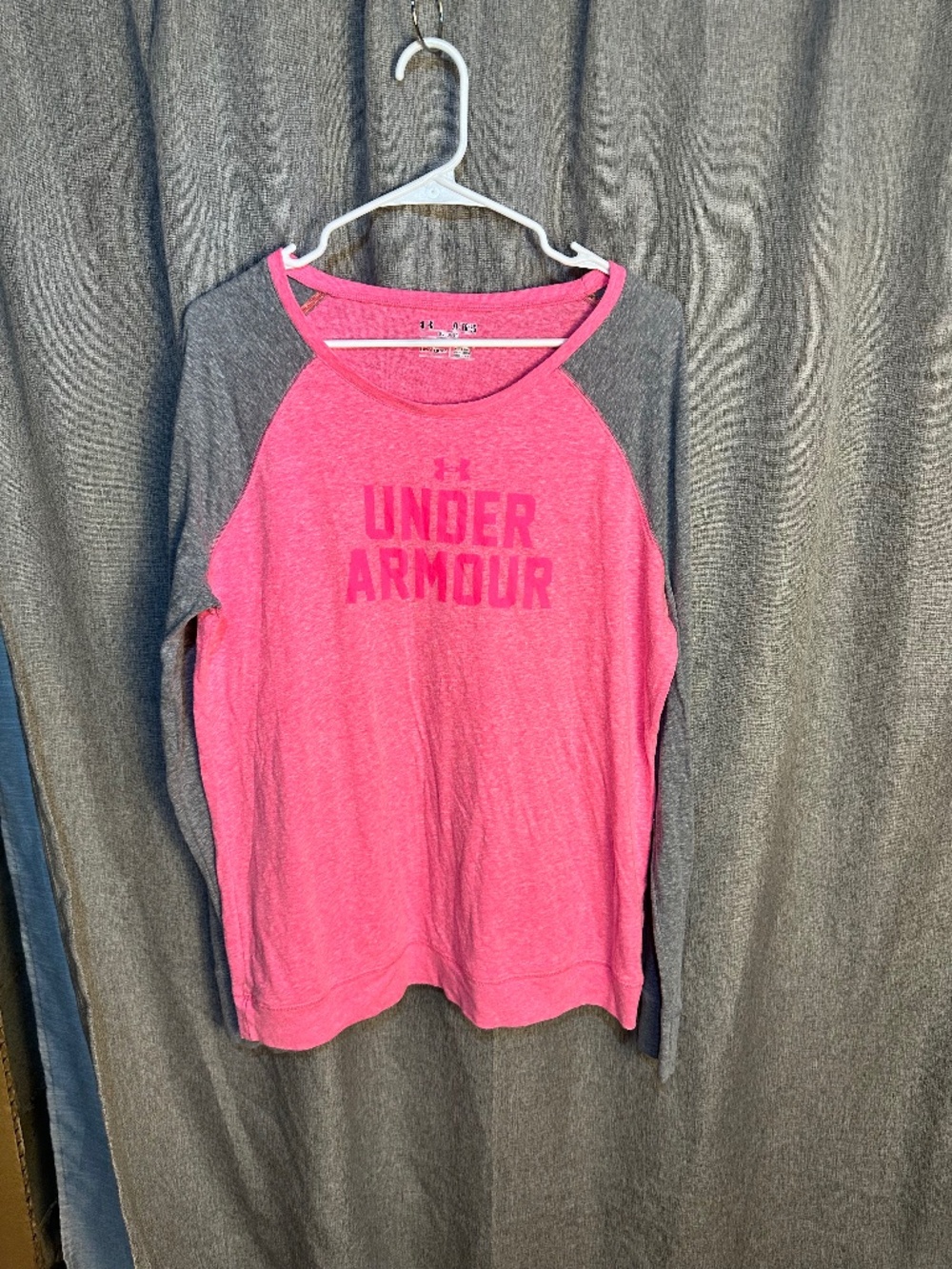 Under Armour Pink Gray Long Sleeve Raglan Graphic Tee Shirt - XL